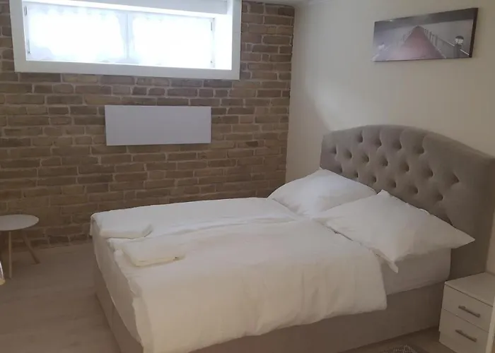 Apartament Orhidea Szuterén Győr